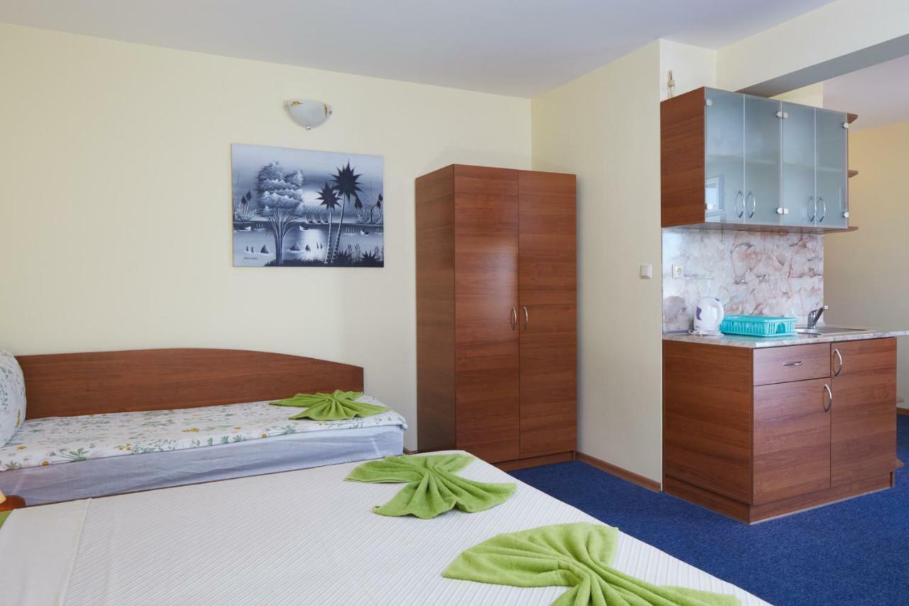 Guest House Plechkarovi Ravda Exterior photo